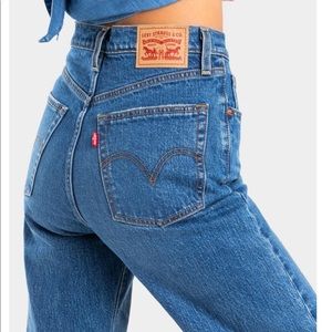NWT Levi’s Ribcage Straight Ankle Jeans